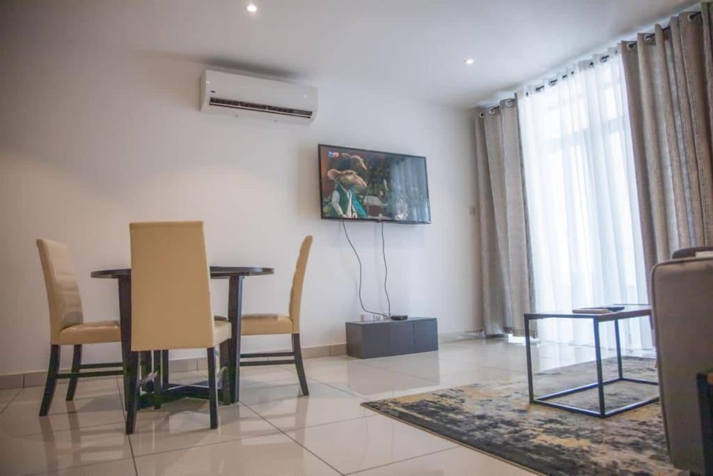 Sunshine Large 1Bed + Big Balcony @Embassy Gardens Leilighet Accra Eksteriør bilde