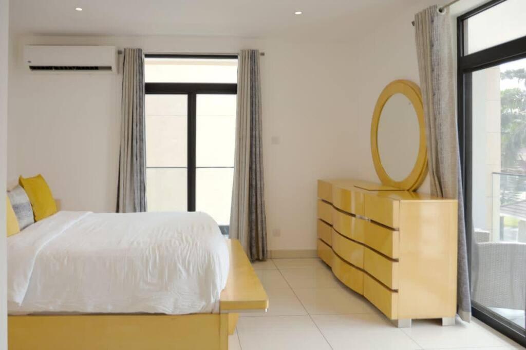 Sunshine Large 1Bed + Big Balcony @Embassy Gardens Leilighet Accra Eksteriør bilde